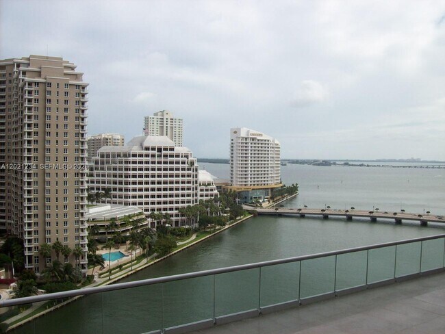 Building Photo - 475 Brickell Ave