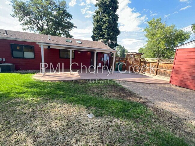 Building Photo - 3000 S Holly Pl