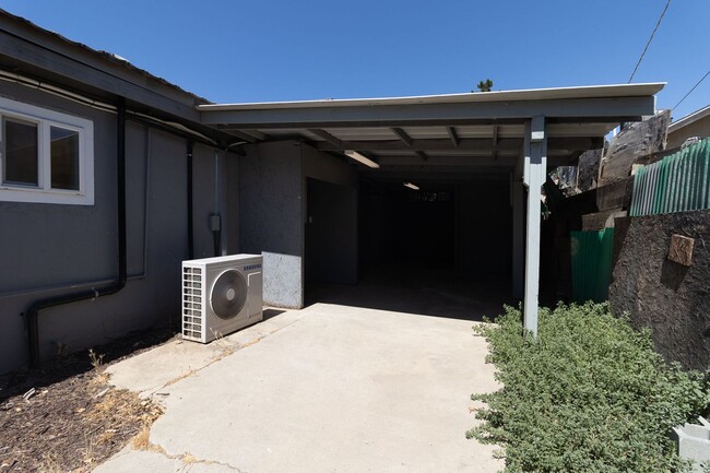 Building Photo - Newly Remodeled 2x1 in Newman!!!