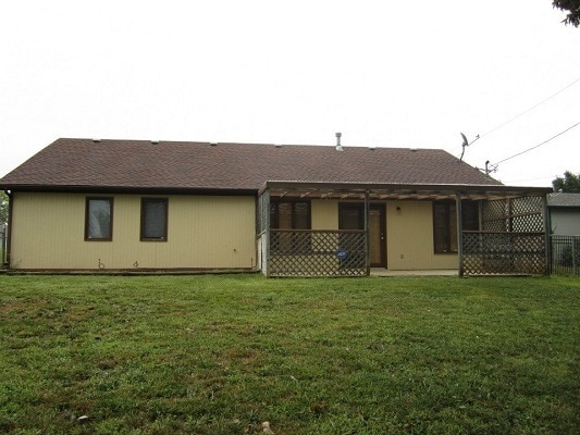 Building Photo - 3 Bedroom 2 Bath - Right Outside Fort Riley!