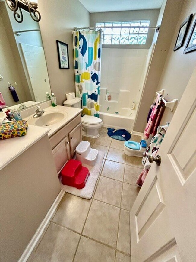 Building Photo - CHARMING HOME IN HIGHLY SOUGHT AFTER NEIGHBORHOOD.