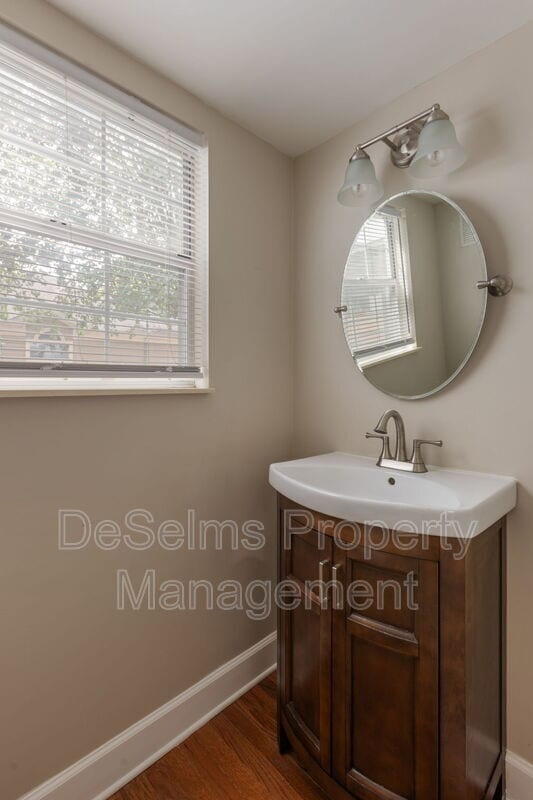 Building Photo - 5120 English Village Dr