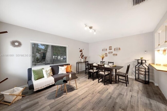 Building Photo - 970 SW 9th St