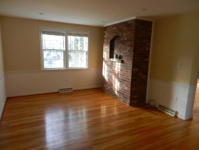 Building Photo - 16 Musket Ln