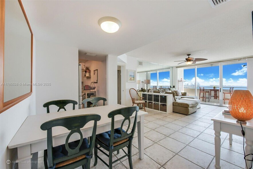 Building Photo - 800 Claughton Island Dr