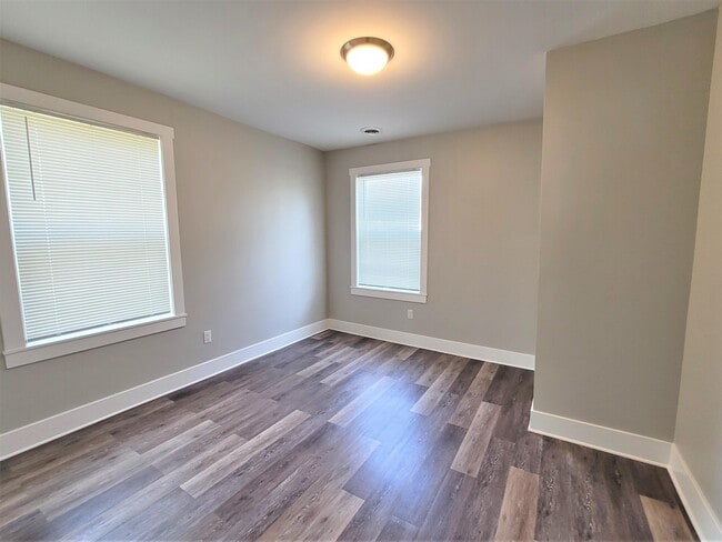 Building Photo - 1140 E Breckenridge St