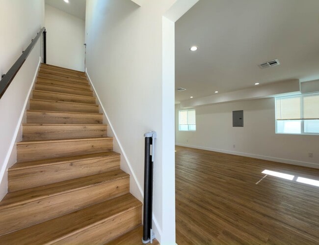 Building Photo - Spacious 3BR ADU w/ Private Patio!
