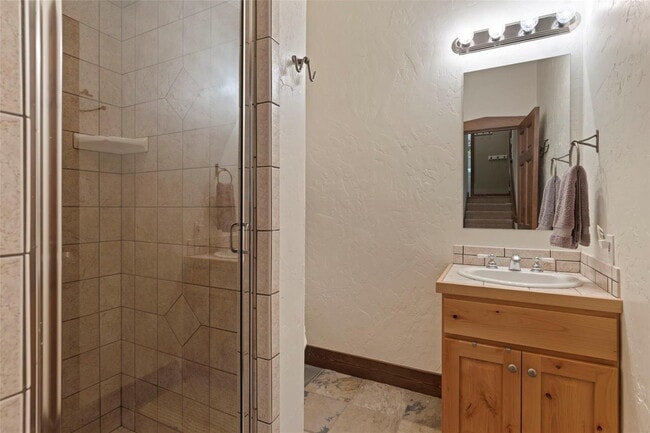 Building Photo - "Luxurious 3-Bed Sanctuary in Breckenridge – 4.5 Baths & Expansive 2979 sq. ft. of Comfort!"