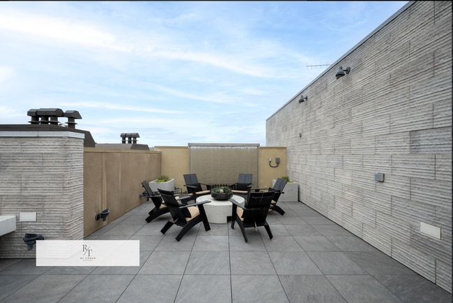 Building Photo - Modern 1-Bedroom Condo with Rooftop Amenities in Pasadena