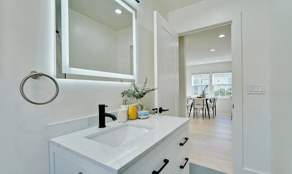 Building Photo - 331 San Antonio Ave