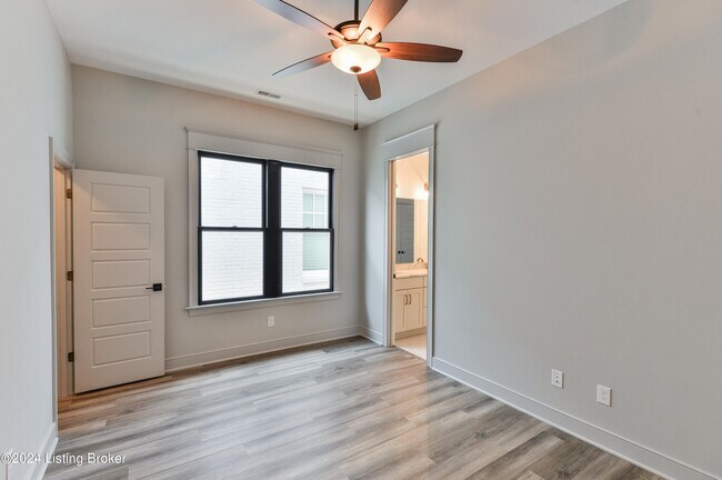 Building Photo - 10504 Meeting St