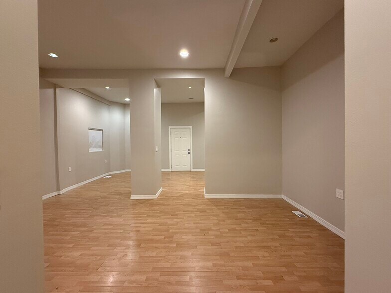 Building Photo - 2121 N California Ave