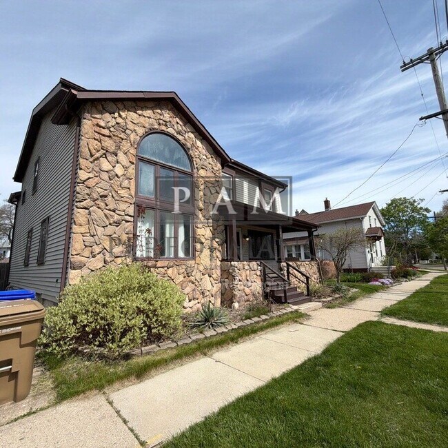 Building Photo - 4730 5th Ave