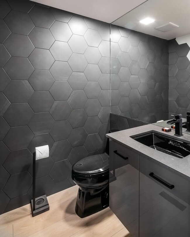 Building Photo - Modern Fully Furnished Condo for Rent- Minutes from the Hospital and Downtown Bozeman