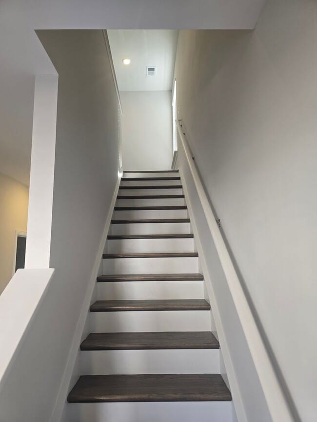 Building Photo - Just Built 3 bed 2.5 bath house in Pinecrest Subdivision