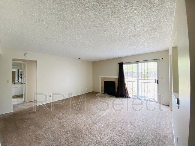 Building Photo - 2204 Lupine Rd