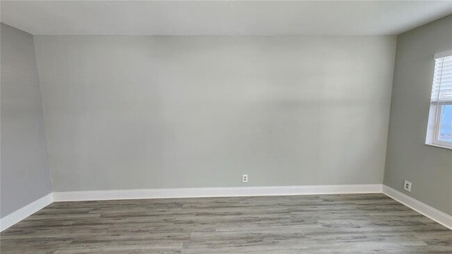 Building Photo - 202 Bedford Trail