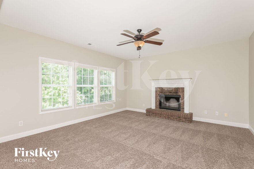 Building Photo - 6275 Cove Creek Dr