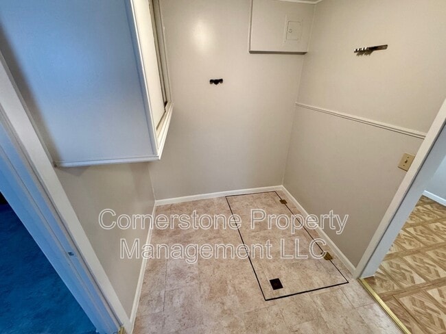 Building Photo - 1307 Elm St