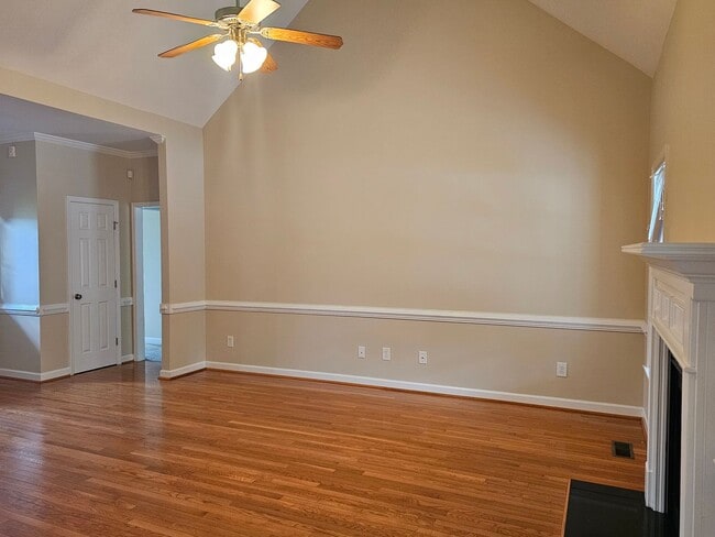 Building Photo - 205 Stillwater Creek Dr