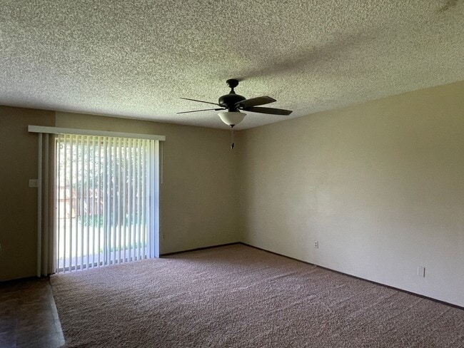 Building Photo - 4009 Eastridge Dr