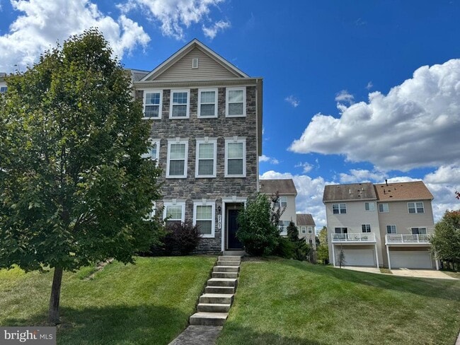 Building Photo - 2707 Sunnyside Ln