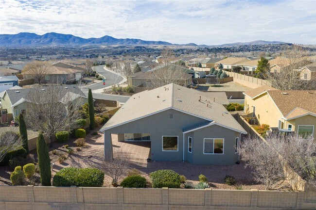 Building Photo - $300 off your move in costs. Now pets allowed! Beautiful 2 bed + den, 2 bath Home Located in Quai...