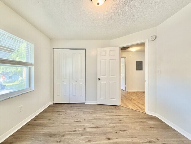 Building Photo - 6420 S Adelia Ave