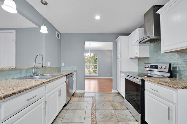 Building Photo - Two Story Rental in Castle Hills