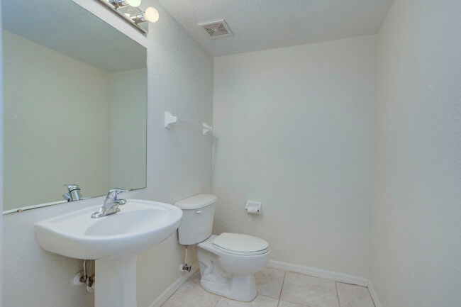 Building Photo - 1800 Bayshore Way