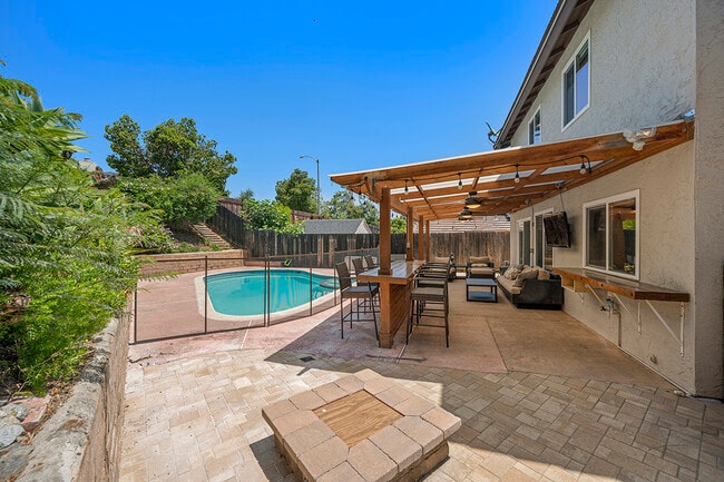 Building Photo - 10518 Pine Grove St