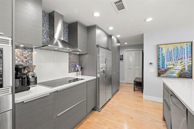 Building Photo - 145 2nd Ave S