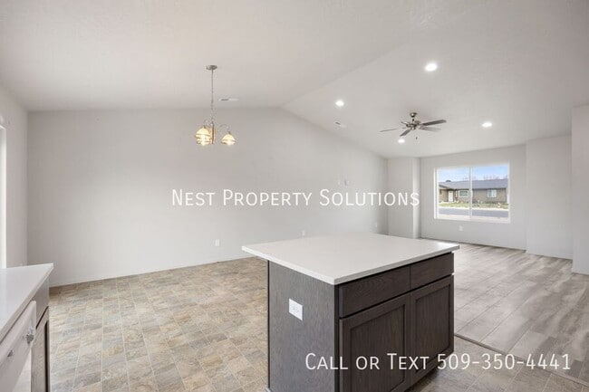 Building Photo - 935 E Mt. Adams St