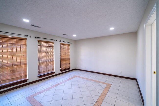 Building Photo - 9223 Marlive Ln