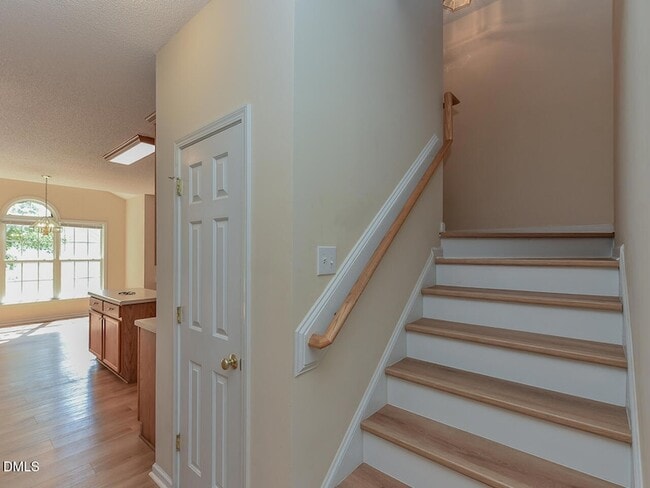 Building Photo - 406 Somersview Dr