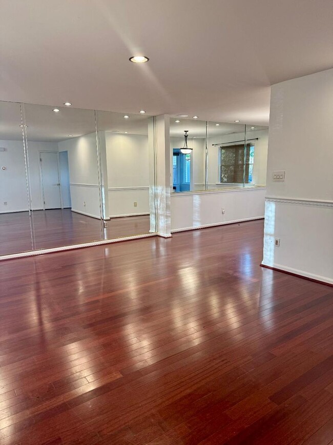 Building Photo - Nice 4 Bedroom 2.5 Bath home.