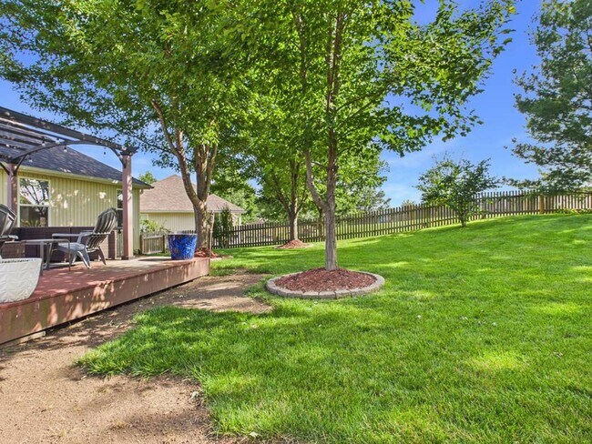 Building Photo - 116 Deerfield Dr