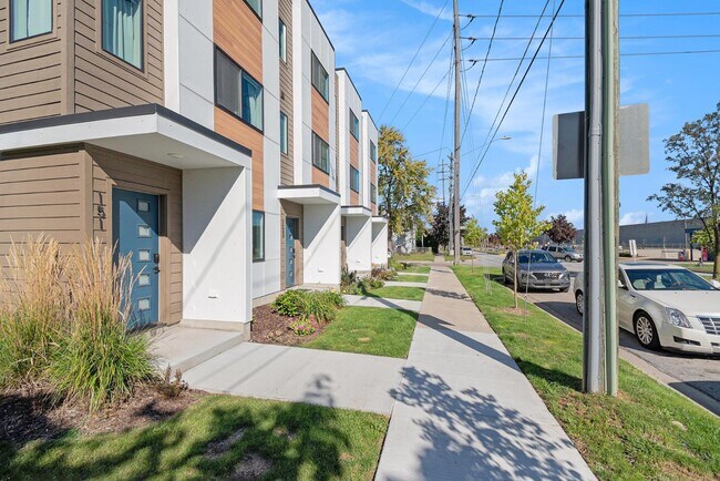 Building Photo - 153 Seward Ave NW