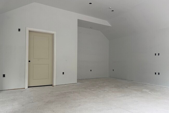 Building Photo - 251 Sladen St