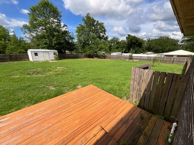 Building Photo - Spacious 3/2 Brick Home in Dogwood Heights with Fenced Back Yard