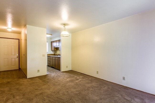 Building Photo - 1335 SW 2nd St