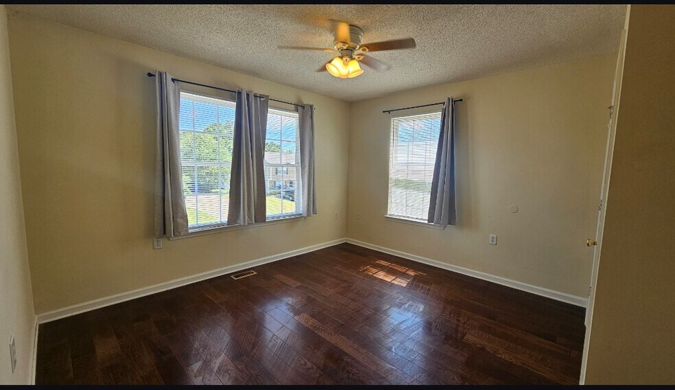 Building Photo - 2966 Landmark Ct NE