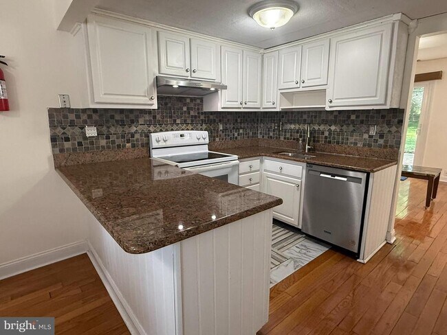 Building Photo - 1080 Pendleton Ct
