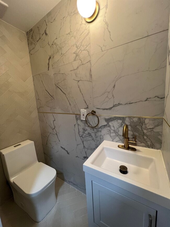 Building Photo - 12 Ivy Pl