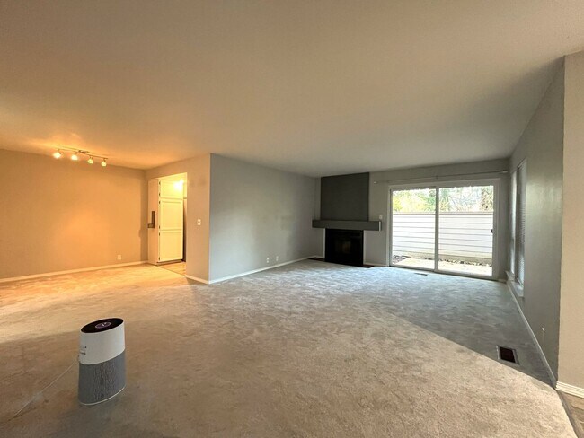 Building Photo - 2 Bed 2 Bath Corner Condo ~ Cedar Mill w/ Washer & Dryer, Parking and Pool! Convenient to Nike, S...