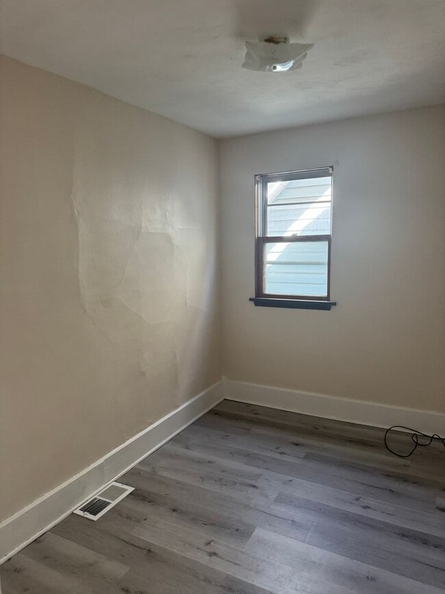 Building Photo - 1114 E 25th St