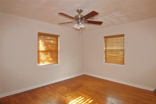 Building Photo - 1800 Richardson Ln