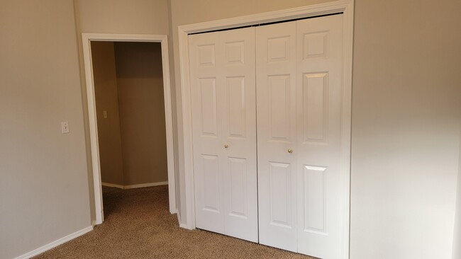 Building Photo - 917 W Greenhead St