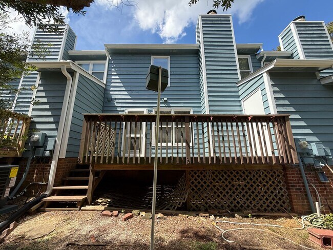 Building Photo - Newly Remodeled 3BD, 2.5BA Townhouse in Ca...