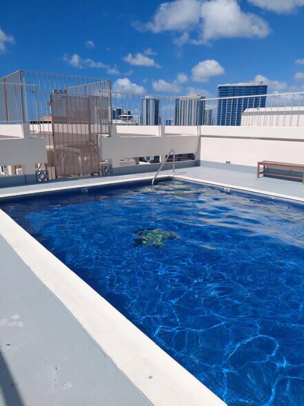 Rooftop pool - 1655 Makaloa St